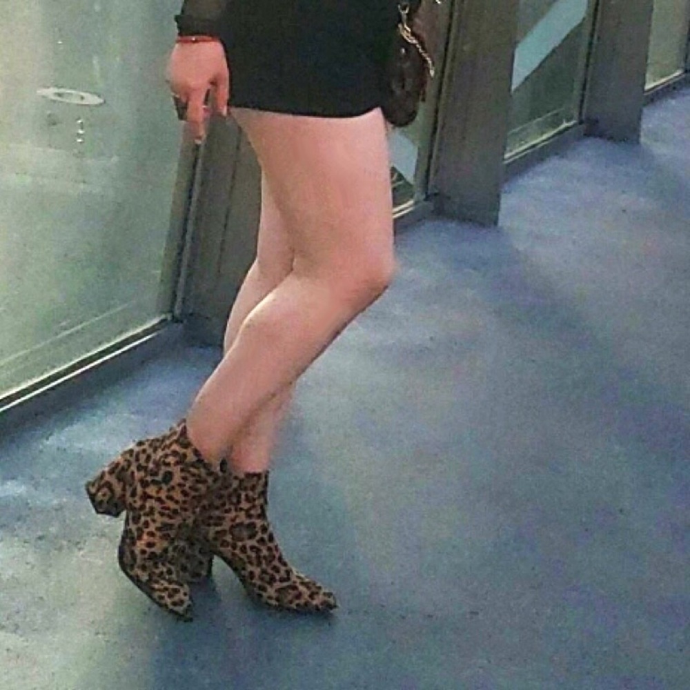 Leopard Printed Bootie Chunky Heel - Picture 6 of 7